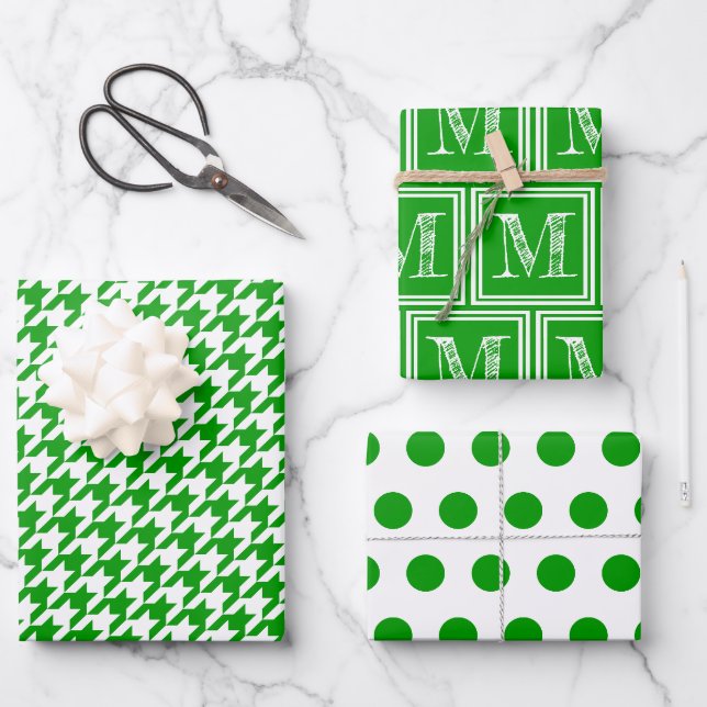 Feuille De Papier Cadeau Pointe verte de pied de bois Monogramme Polka (Recto)