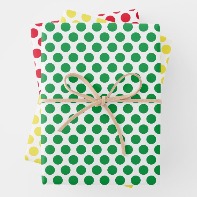 Feuille De Papier Cadeau Pois jaunes, verts et rouges (En situation)