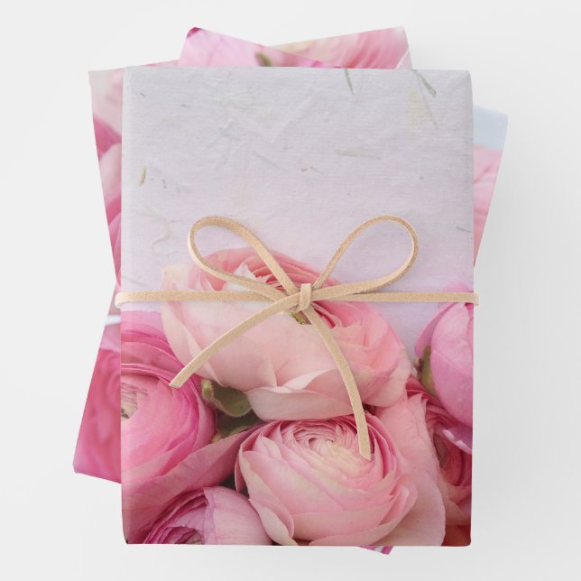 Feuille De Papier Cadeau ranunculus rose (En situation)