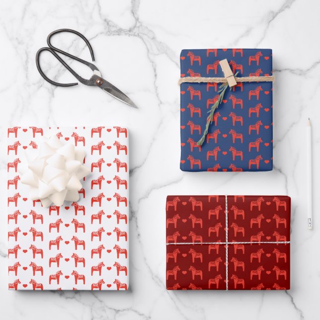 Feuille De Papier Cadeau Red Swedish Dala Horse avec Hearts Holiday (Recto)