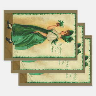 Feuille De Papier Cadeau Saint-Patrick vintage, jeune fille portant du vert