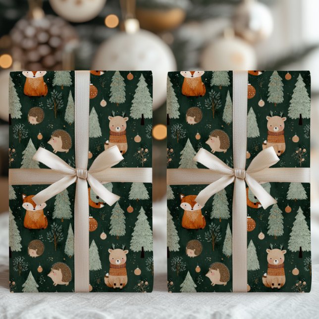 Feuille De Papier Cadeau Sapin de Noël fantaisiste avec renard rouge vert f (Créateur téléchargé)