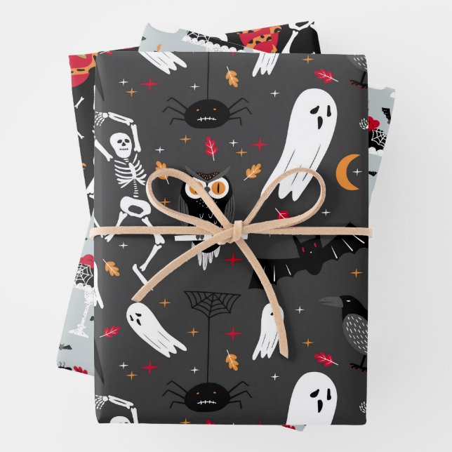 Feuille De Papier Cadeau Skeltons, Fantômes, Serpents Design Idéal Hallowee (En situation)