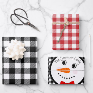 Feuille De Papier Cadeau Snowman avec Red Bowtie Black Buffalo Plaid Trier