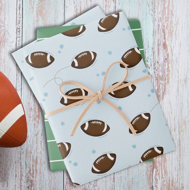 Feuille De Papier Cadeau Sports amusants Terrain de football vert Whimsical (Créateur téléchargé)