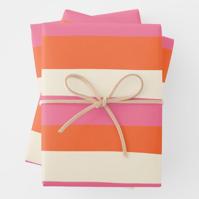 Feuille De Papier Cadeau Stripes inégales - rose, orange et crème (En situation)