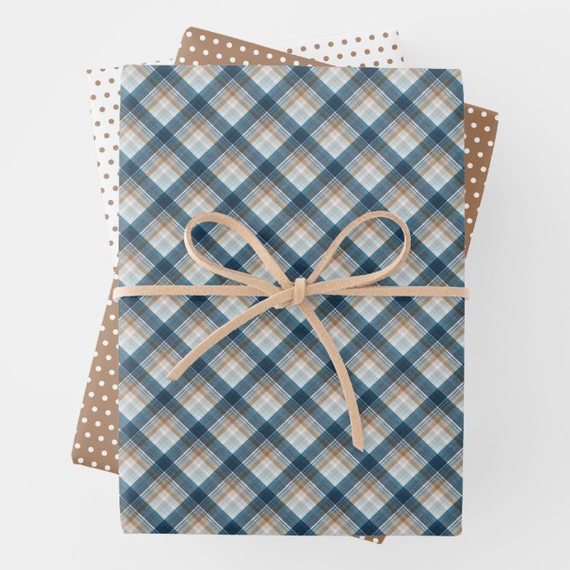Feuille De Papier Cadeau Taupe beige traditionnelle Taupe Brown Tartan bleu (En situation)