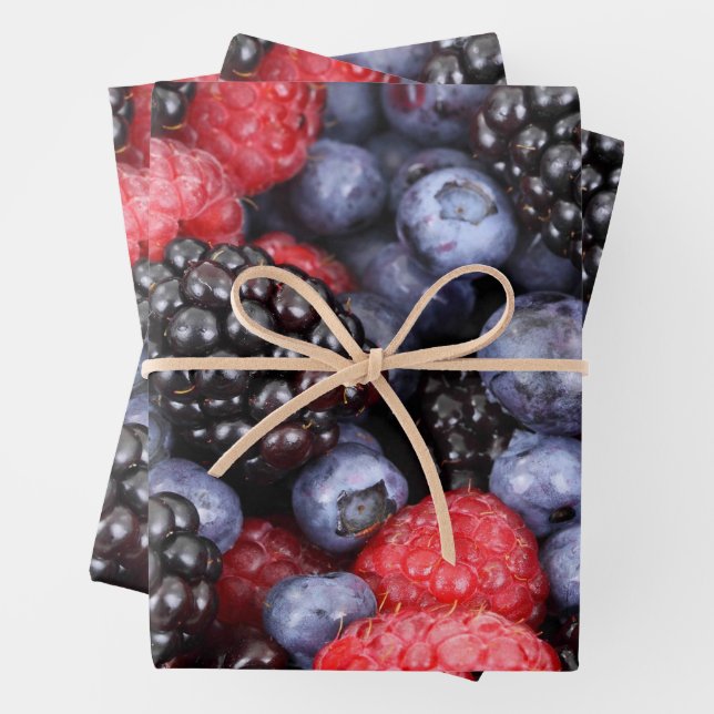 Feuille De Papier Cadeau Très Berry (En situation)