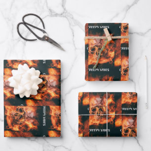 Feuille De Papier Cadeau Vibrations flippantes. Crâne enflammé dans l'espac
