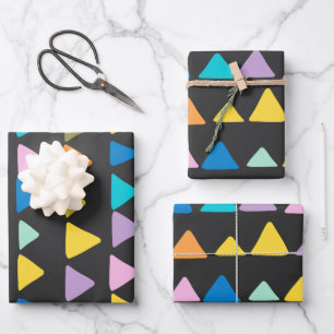 Feuille De Papier Cadeau Whimsical et mignon Motif triangle coloré noir