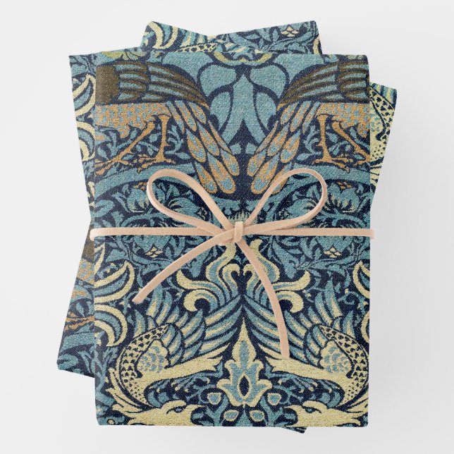 Feuille De Papier Cadeau William Morris Peacock and Dragon Woven Design (En situation)