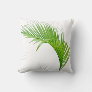 Feuille verte de palme tropicale sur coussin blanc