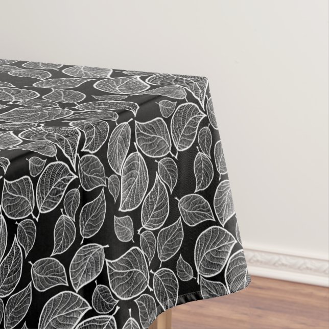 Feuilles blancs sur nappes noires (In Situ)