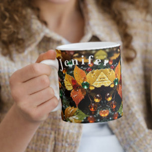 Feuilles d'arbres sur la tasse de café de pluie