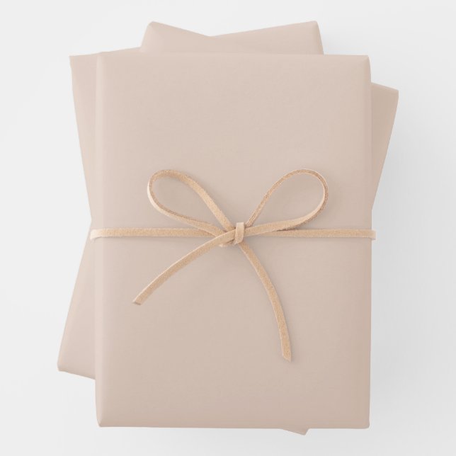 Feuilles de papier à enveloppement beige clair et  (En situation)