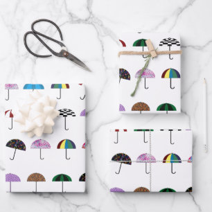 Feuilles de papier enveloppant des parapluies