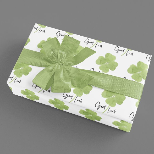 Feuilles de papier pour enveloppement de bonne cha (Tell someone good luck with these fun shamrock wrapping paper sheets! )
