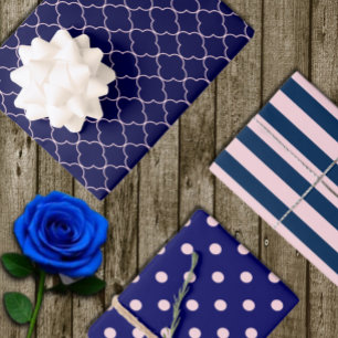 Feuilles de papier recouvert de motifs bleu bleu m