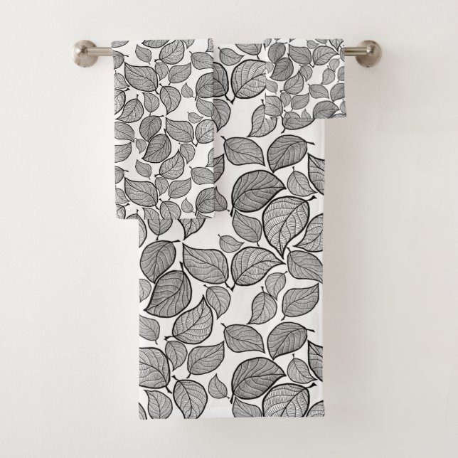 Feuilles noirs sur la serviette blanche (En situation)