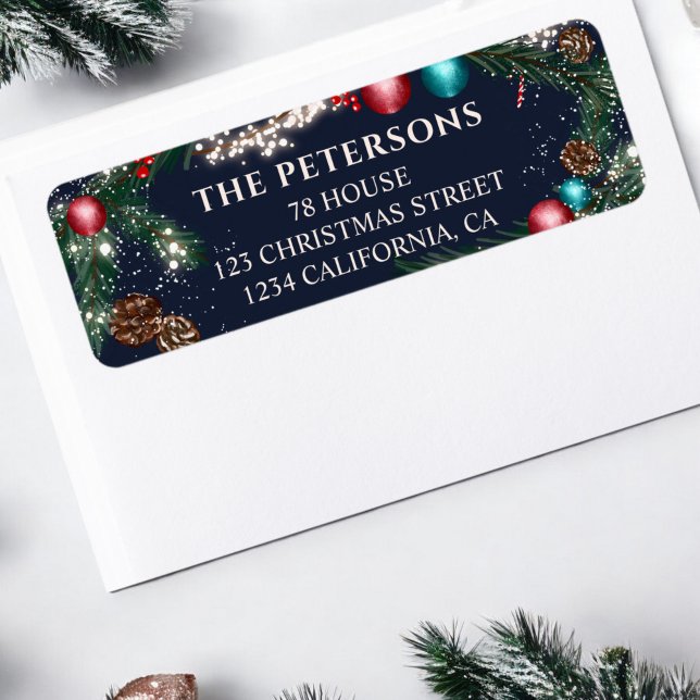 Feux de Noël branches de pin neige bleu fête (Christmas lights pine branches snow blue festive label)