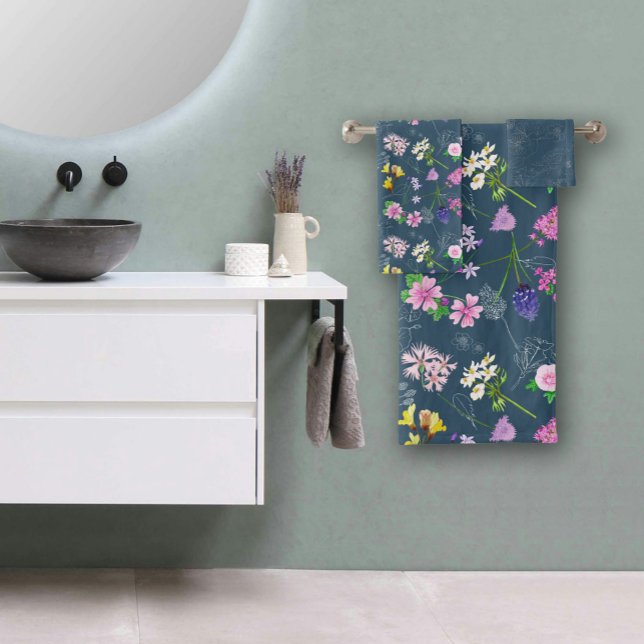 Field flowers, hand-painted in watercolour on blue (Field flowers, hand-painted in watercolour on blue bath towel set)