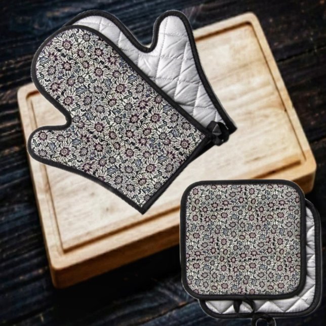 Field Of Daisies Oven Mitt & Pot Holder Set (Enjoy lots of summer grilling, with this Field Of Daisies Oven Mitt & Pot Holder Set!)