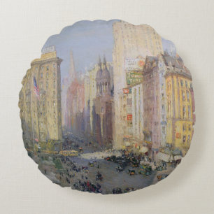 Fifth Avenue, New York, 1913 Round Pillow