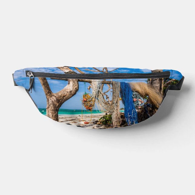 Filets de pêche séchant sur la plage (Poser)