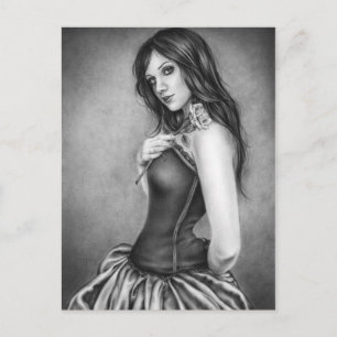 Fille avec la carte postale rose