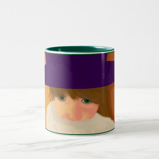 Fille avec la tasse de casquette (Centre)