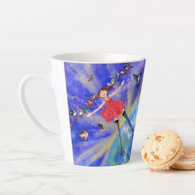 Fille avec oiseaux Latte Mug Printemps - Peinture (En situation)