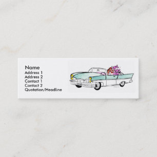Fille dans des cartes d'un profil de convertible