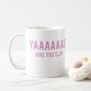 Fille de Yas vous massacrez la tasse rose