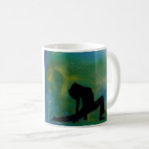 Fille de yoga d'Ashwa Sancha - tasse