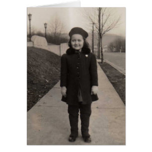 Fille démodée prête pour l'école