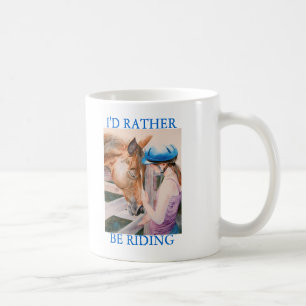 Fille d'équitation je monterais plutôt la tasse