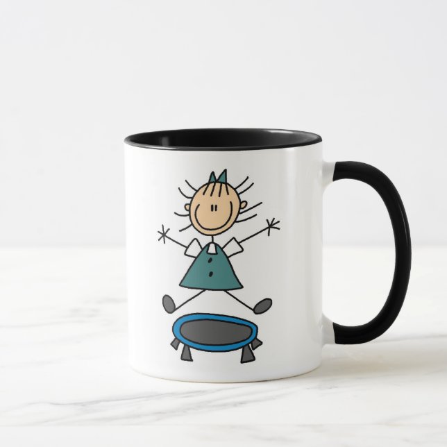 Fille sur la tasse de trempoline (Droite)