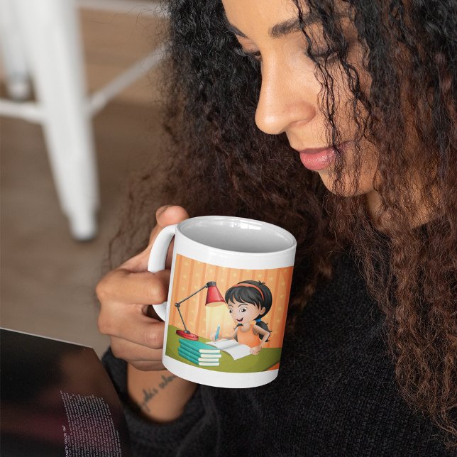 Fille Travaillant Dans Une Mug De Café De Bureau (Créateur téléchargé)