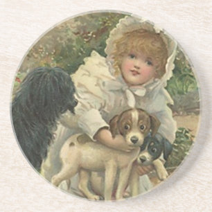 Fille victorienne de dessous de verre trouvant les
