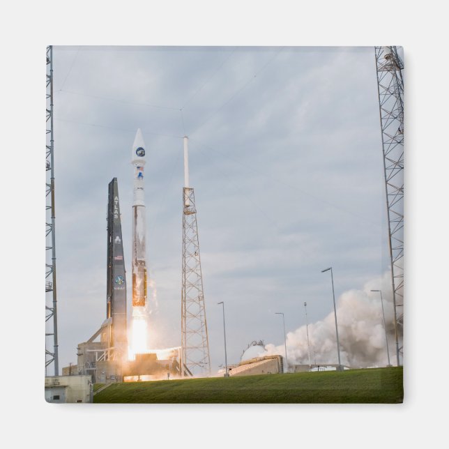 Fire and smoke signal the liftoff magnet (Front)