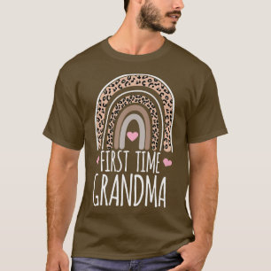 First Time Grandma Pregnancy Announcement Leopard  T-Shirt
