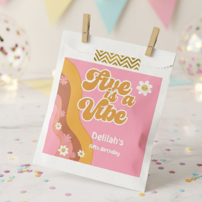 Five is a vibe, groovy retro daisy birthday favour bag (Creator Uploaded)