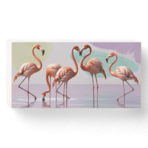 Flamants roses gracieux dans les eaux sereines