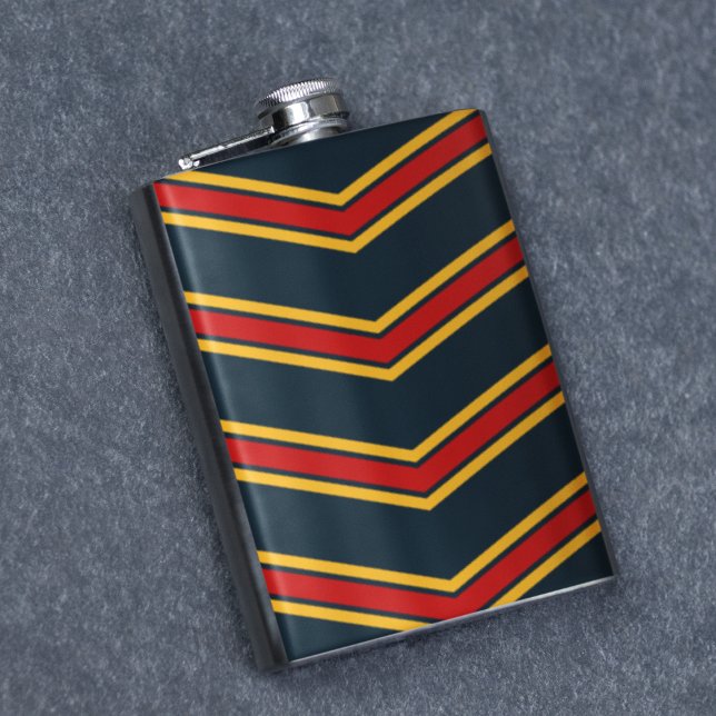 Flasques Bleu rouge Chevron Stripes Planche à découper (flask)
