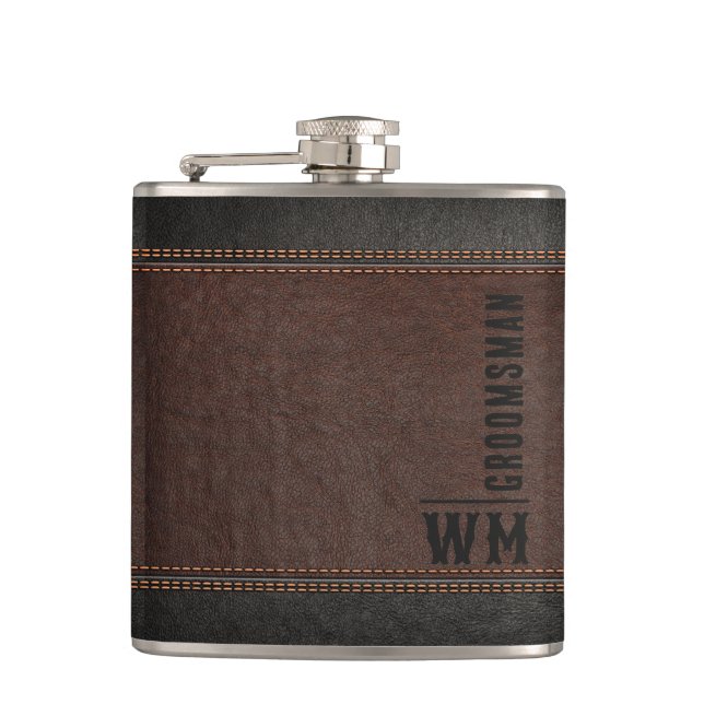 Flasques Brown Faux en cuir Monogramme Groomsman Cadeau (Devant)
