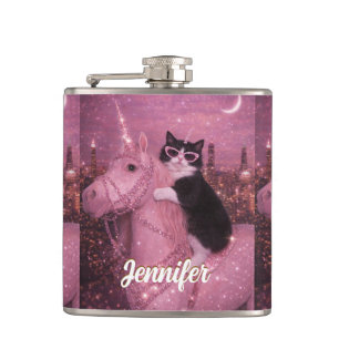 Flasques Chat Licorne Glamour sous une Ville Étincelante   