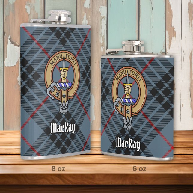 Flasques Clan MacKay Crest sur Blue Tartan (Créateur téléchargé)