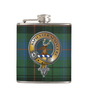 Flasques Davidson Tartan & Badge