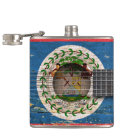 Drapeau de Belize sur la vieille guitare