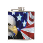 Eagle chauve patriotique avec le drapeau américain